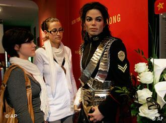 The Michael Jackson Experience no Madame Tussauds de Las Vegas - Página 2 0,,4435859_4,00