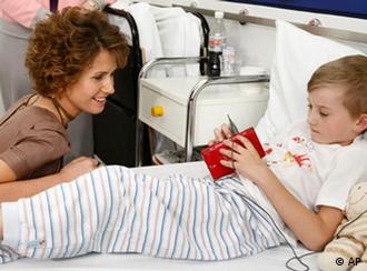 Asma al Asad u posjeti jednoj dječjoj bolnici u Beču